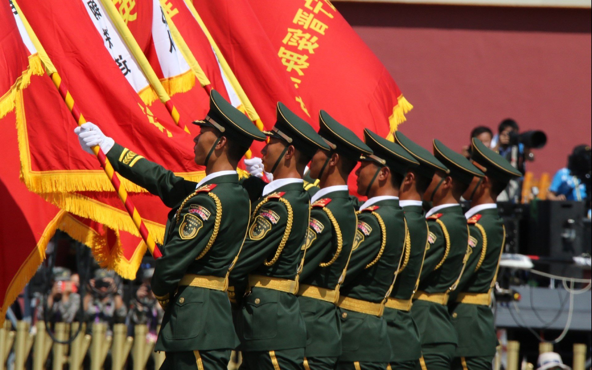 黑色幽默的致敬，金玟哉如何用幽灵进球改写伊朗与牙买加的宿命